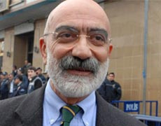 Ahmet Altan'dan Zaman için şok yazı Ahmet Altan'dan Zaman için şok yazı